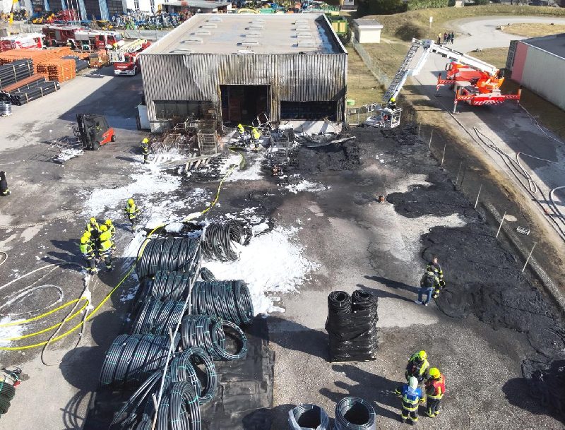 Großbrand Industriebbetrieb (Bild 5)